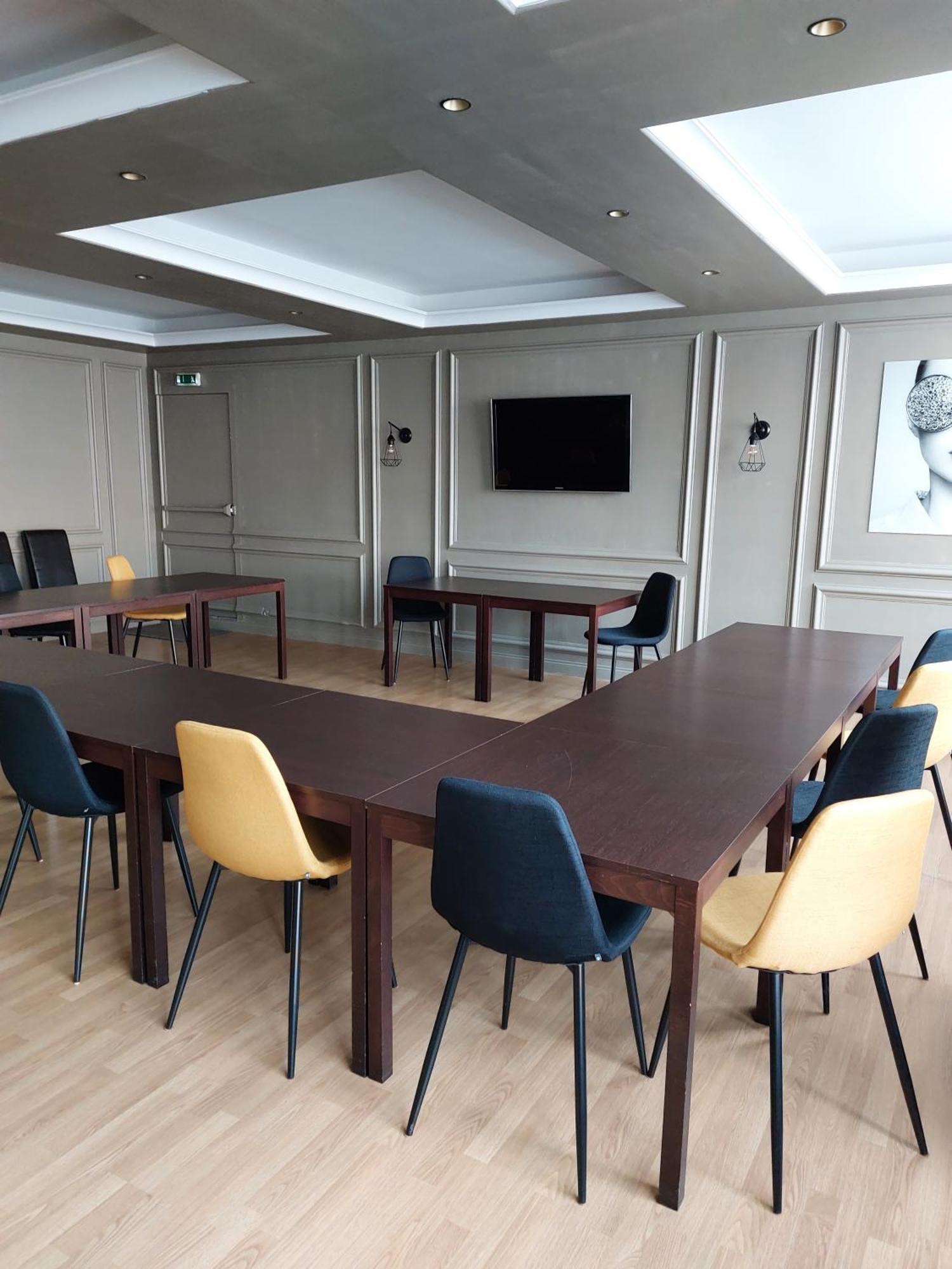 Cit'Hotel L'Europe - Cholet Gare ภายนอก รูปภาพ
