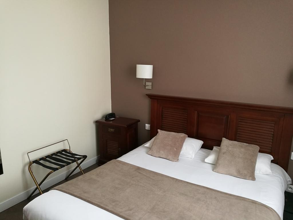 Cit'Hotel L'Europe - Cholet Gare ภายนอก รูปภาพ