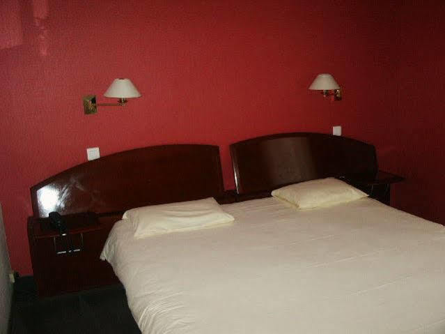 Cit'Hotel L'Europe - Cholet Gare ภายนอก รูปภาพ